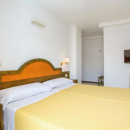 Apartamentos Bon Lloc Santa Eularia des Riu Luaran gambar