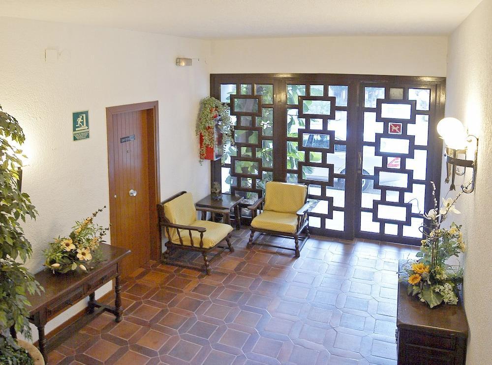 Apartamentos Bon Lloc Santa Eularia des Riu Luaran gambar