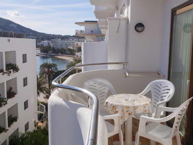 Apartamentos Bon Lloc Santa Eularia des Riu Luaran gambar
