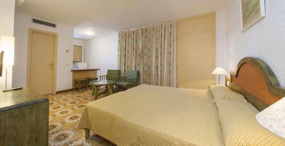 Apartamentos Bon Lloc Santa Eularia des Riu Luaran gambar