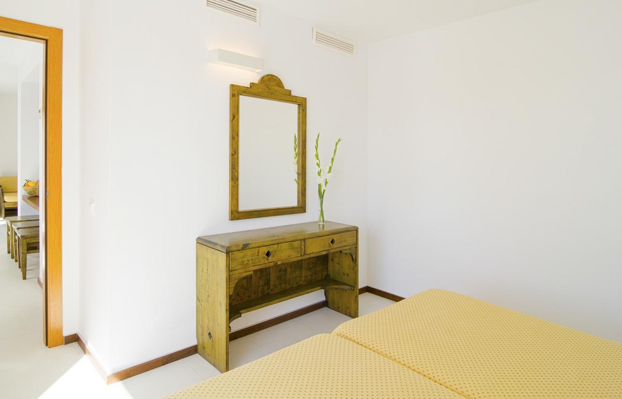 Apartamentos Bon Lloc Santa Eularia des Riu Luaran gambar