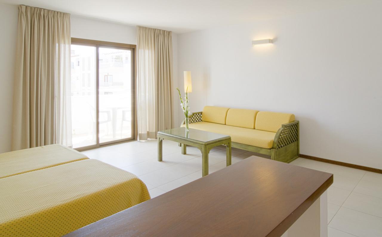 Apartamentos Bon Lloc Santa Eularia des Riu Luaran gambar