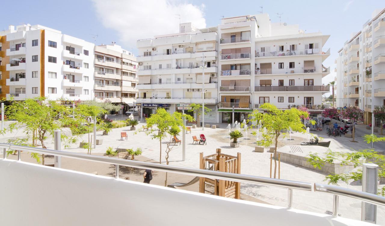 Apartamentos Bon Lloc Santa Eularia des Riu Luaran gambar