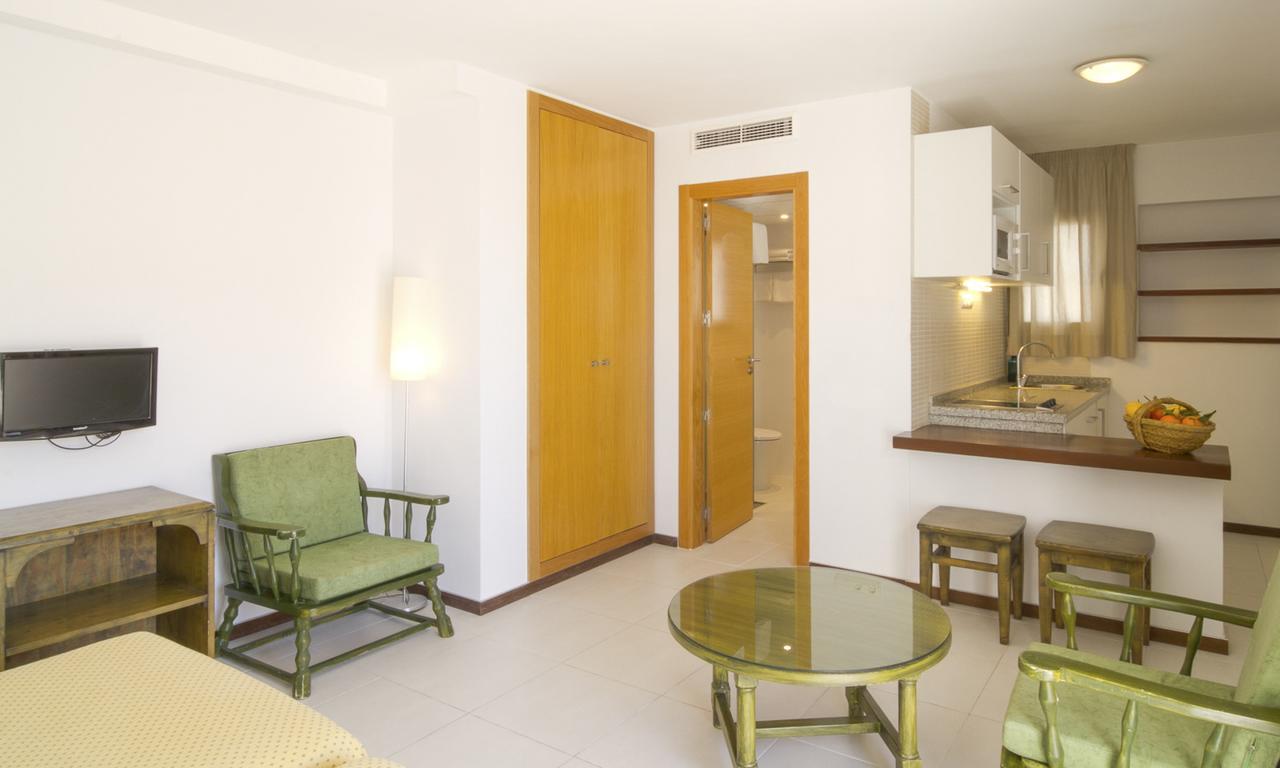Apartamentos Bon Lloc Santa Eularia des Riu Luaran gambar