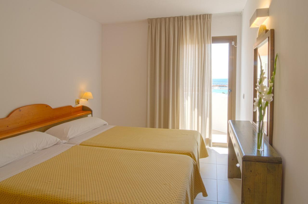Apartamentos Bon Lloc Santa Eularia des Riu Luaran gambar