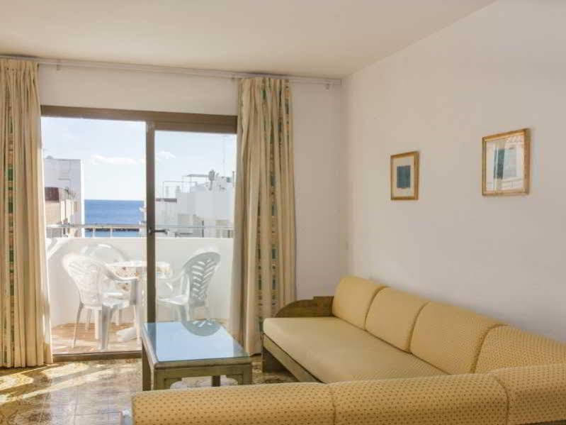 Apartamentos Bon Lloc Santa Eularia des Riu Luaran gambar