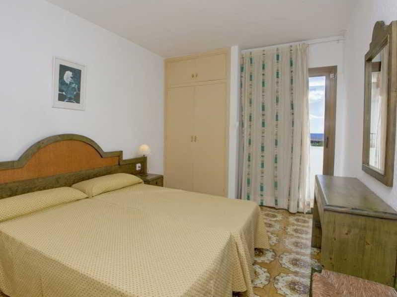Apartamentos Bon Lloc Santa Eularia des Riu Luaran gambar