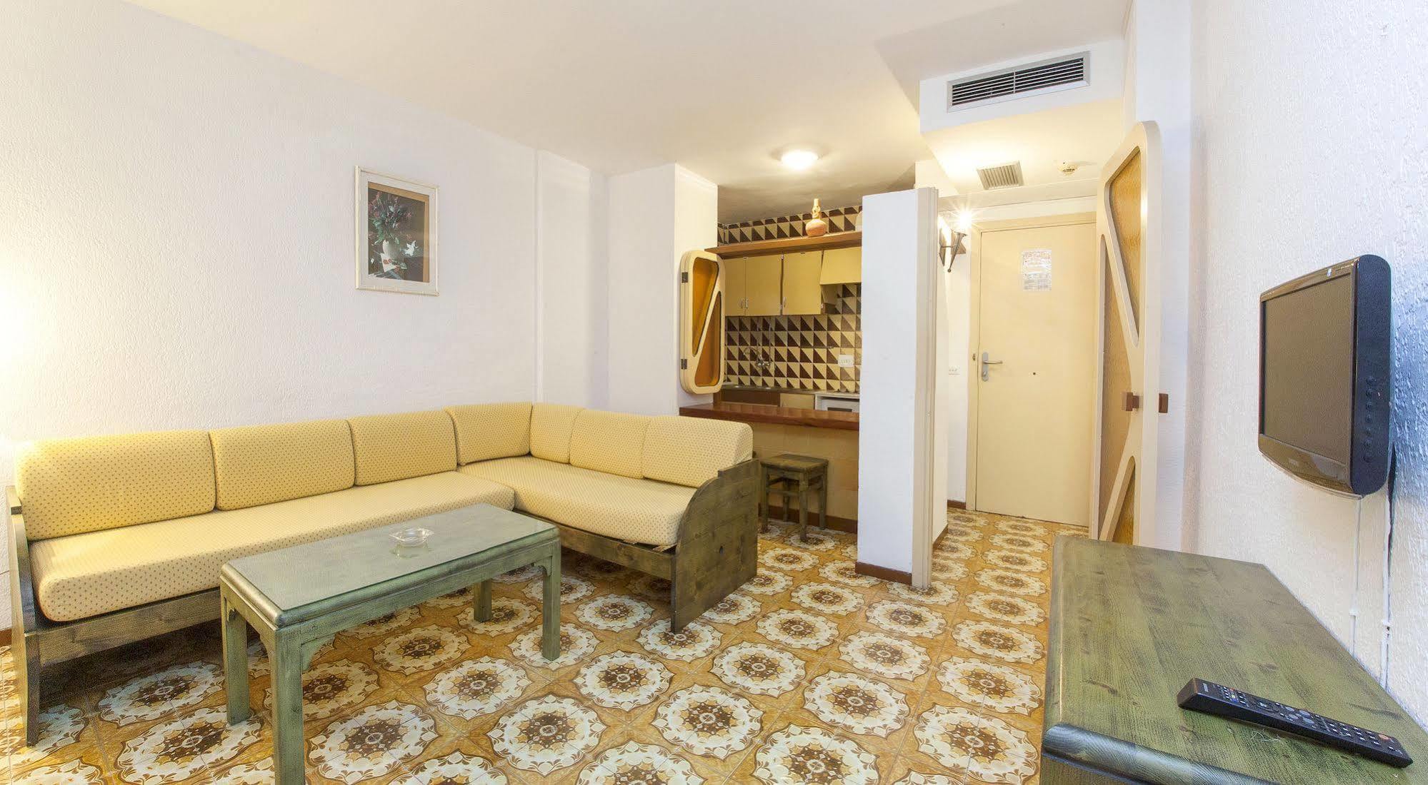 Apartamentos Bon Lloc Santa Eularia des Riu Luaran gambar
