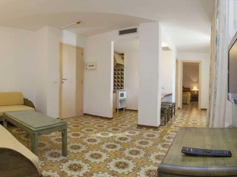 Apartamentos Bon Lloc Santa Eularia des Riu Luaran gambar