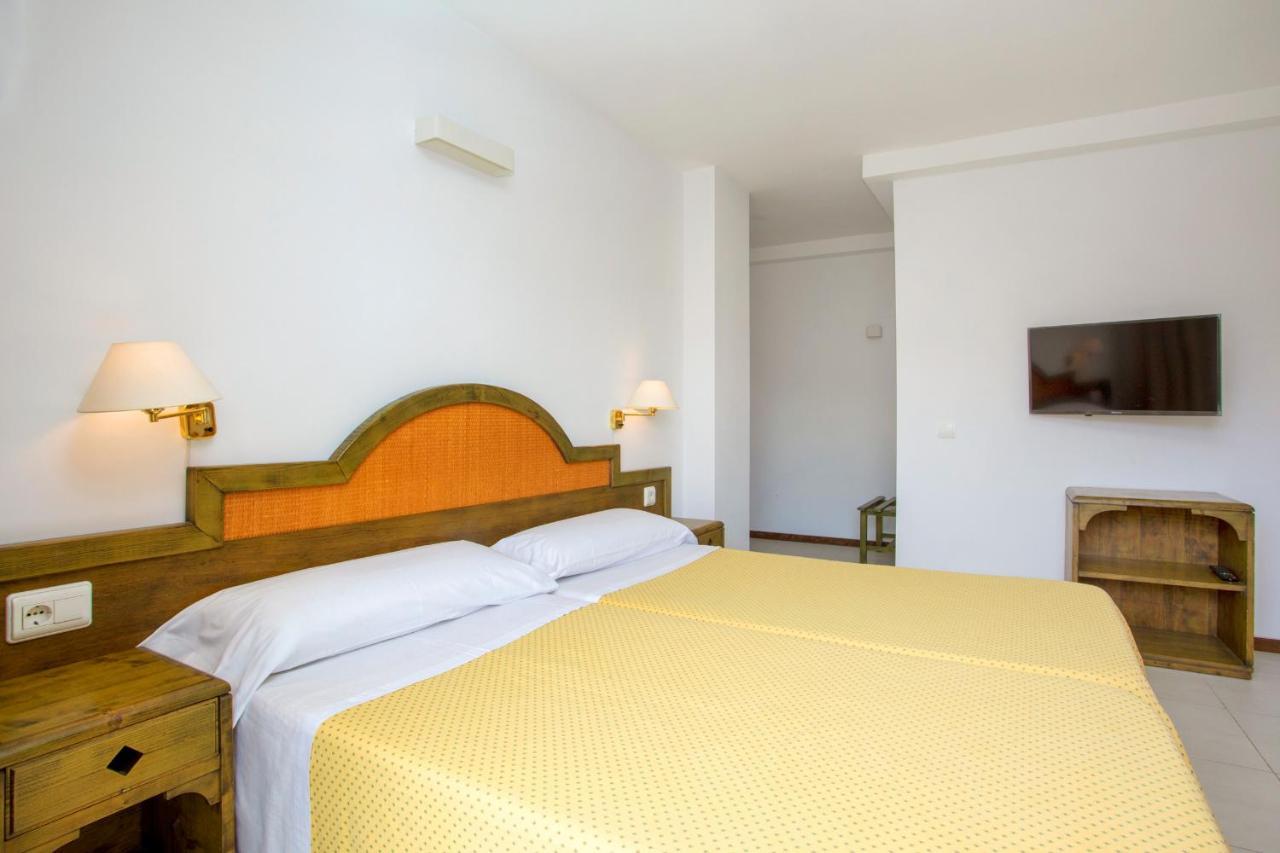 Apartamentos Bon Lloc Santa Eularia des Riu Luaran gambar