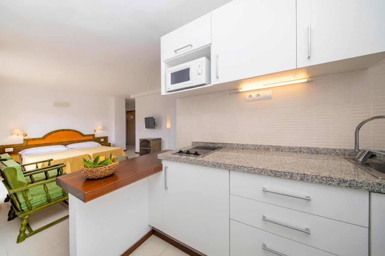 Apartamentos Bon Lloc Santa Eularia des Riu Luaran gambar