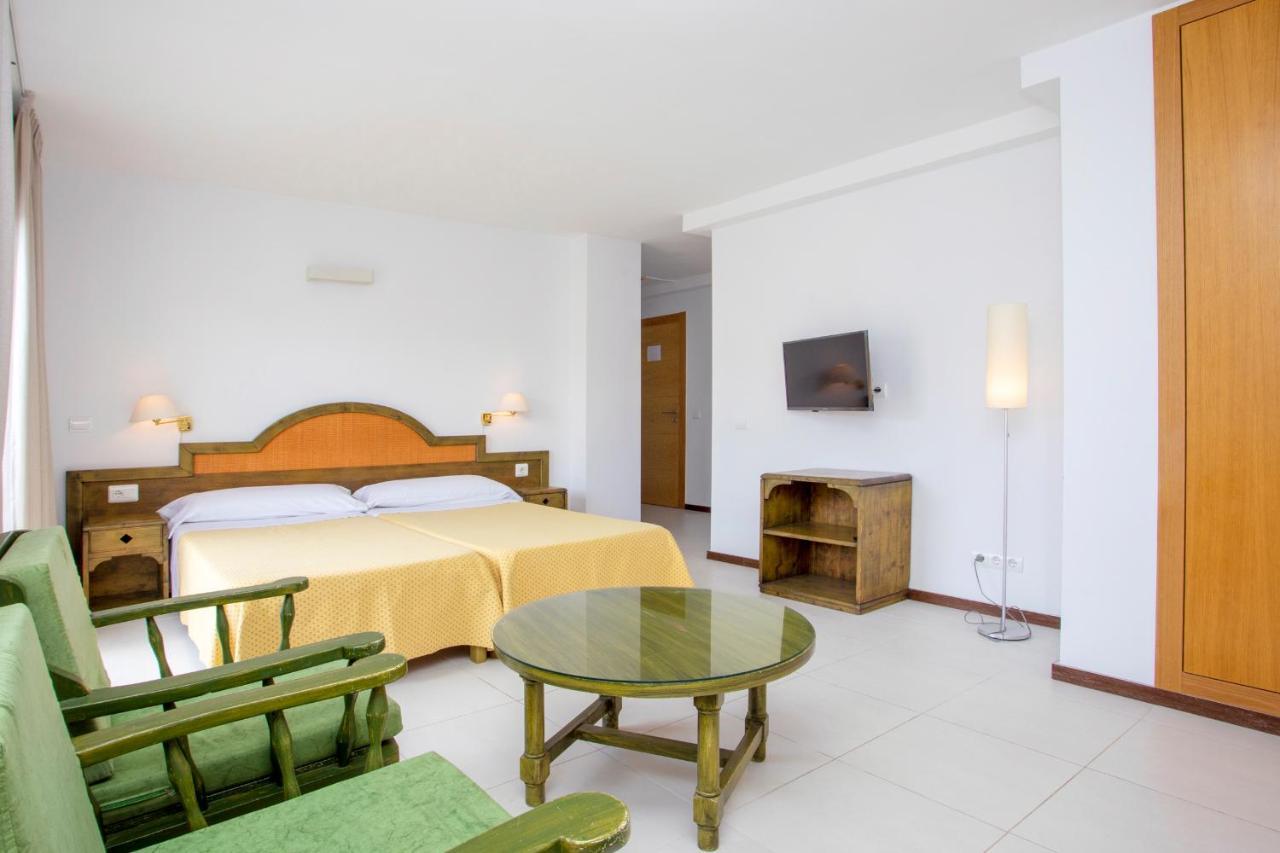 Apartamentos Bon Lloc Santa Eularia des Riu Luaran gambar