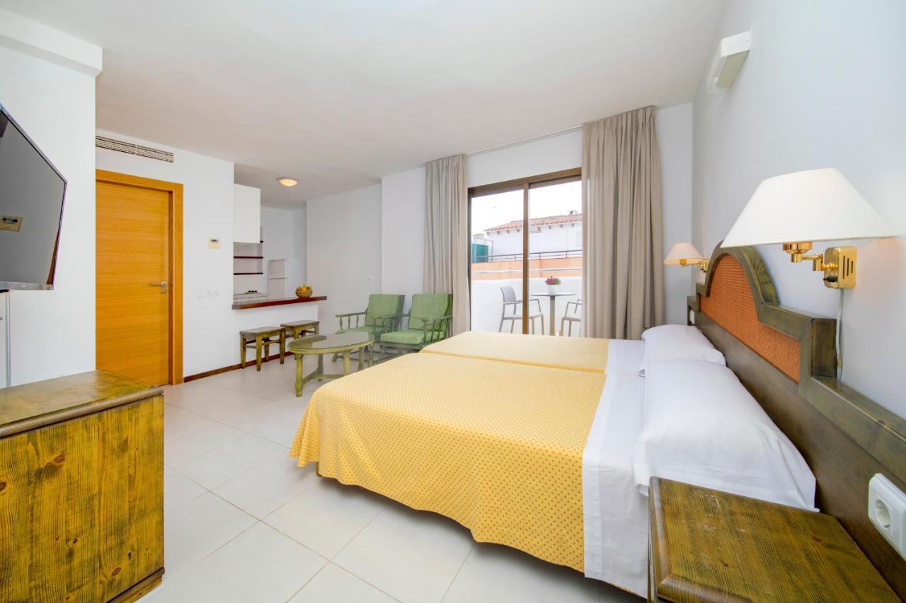 Apartamentos Bon Lloc Santa Eularia des Riu Luaran gambar