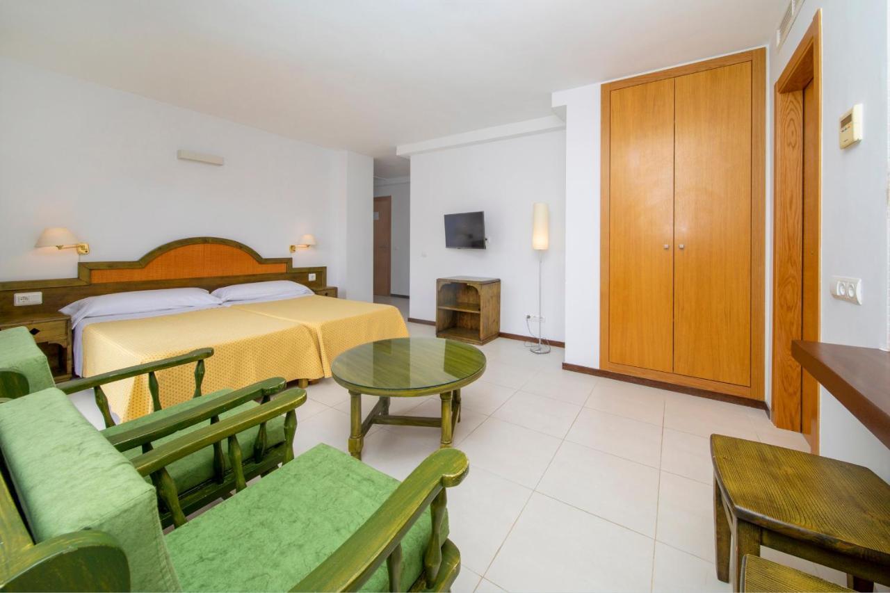 Apartamentos Bon Lloc Santa Eularia des Riu Luaran gambar