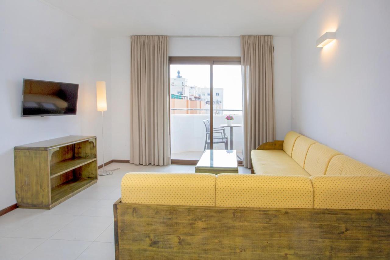 Apartamentos Bon Lloc Santa Eularia des Riu Luaran gambar