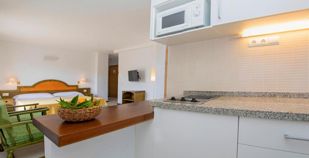 Apartamentos Bon Lloc Santa Eularia des Riu Luaran gambar