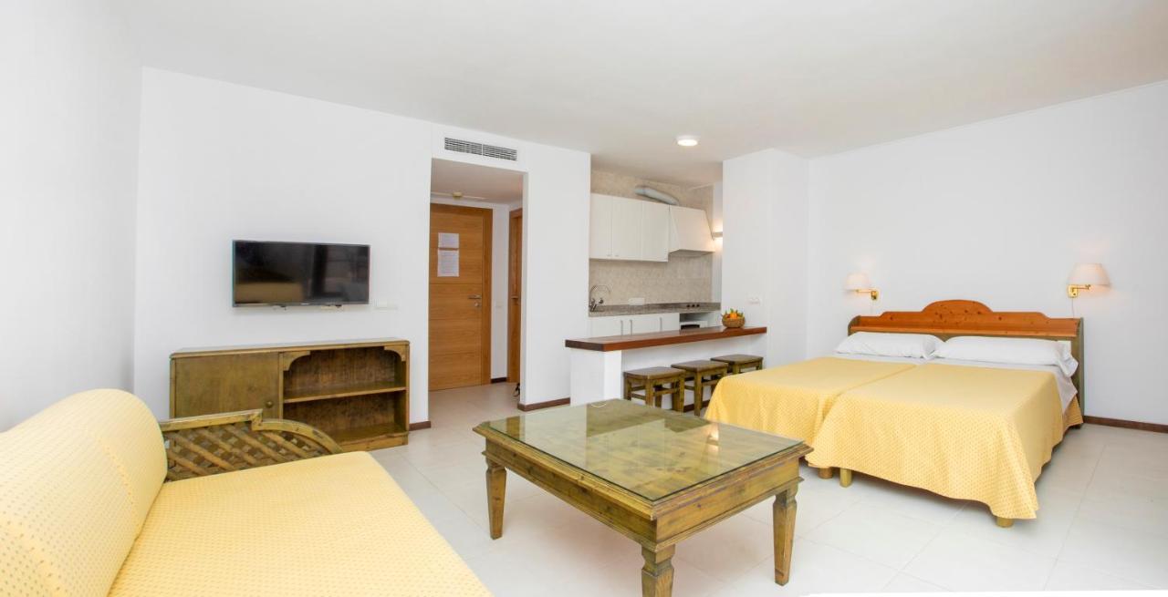Apartamentos Bon Lloc Santa Eularia des Riu Luaran gambar