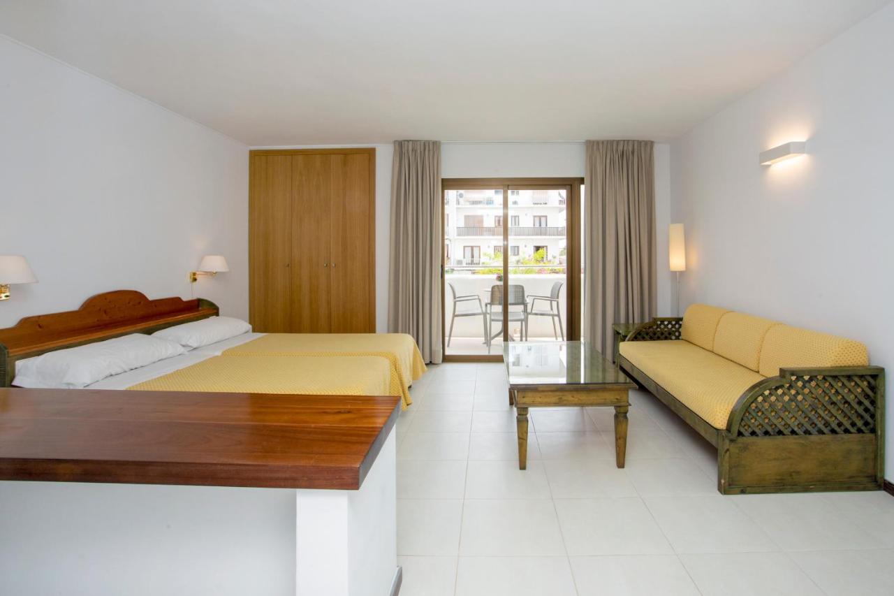 Apartamentos Bon Lloc Santa Eularia des Riu Luaran gambar