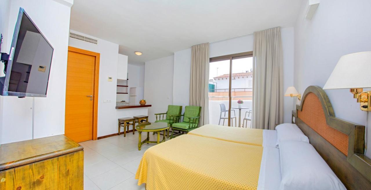 Apartamentos Bon Lloc Santa Eularia des Riu Luaran gambar
