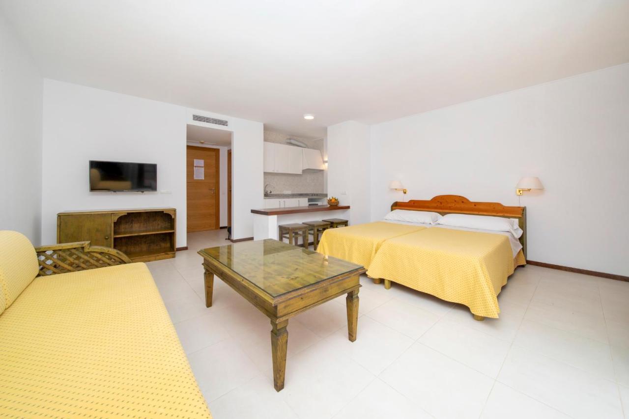 Apartamentos Bon Lloc Santa Eularia des Riu Luaran gambar