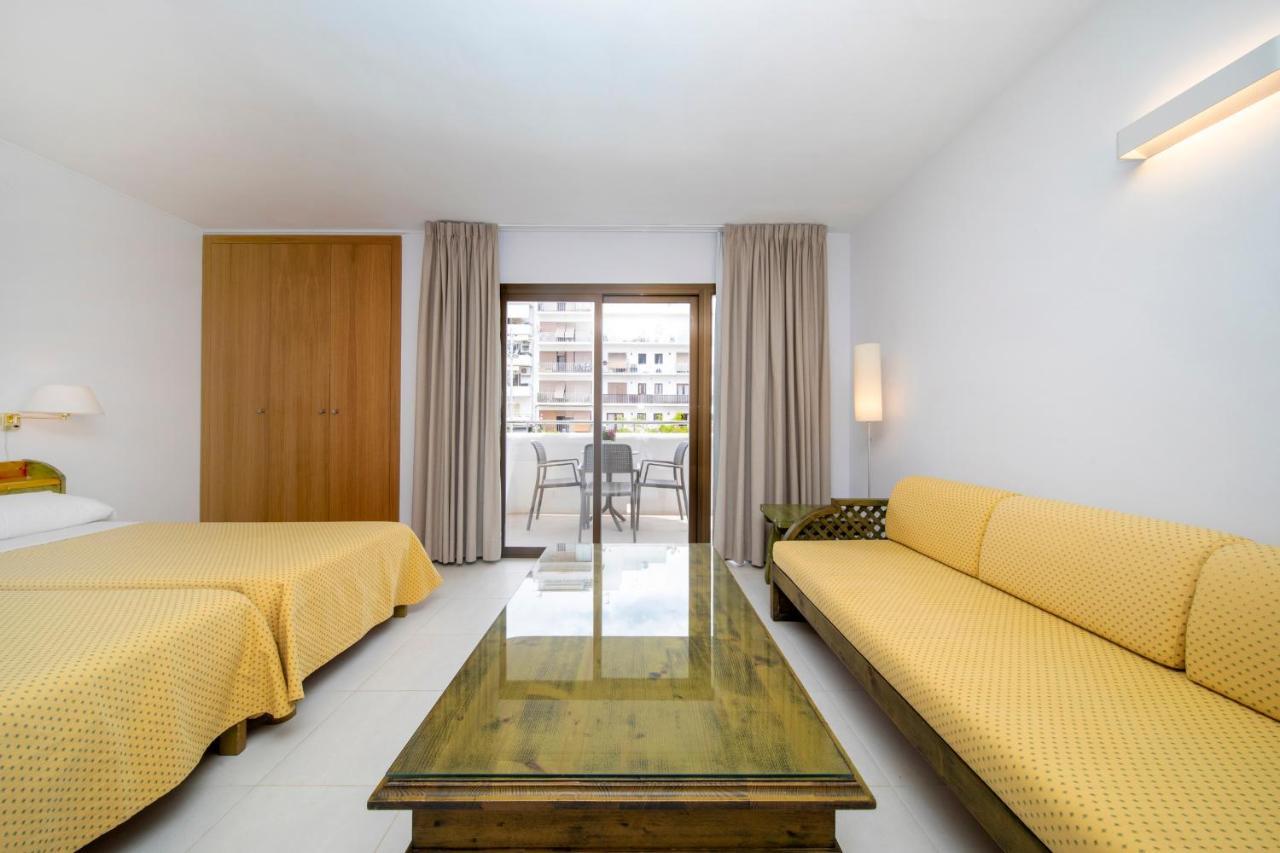 Apartamentos Bon Lloc Santa Eularia des Riu Luaran gambar