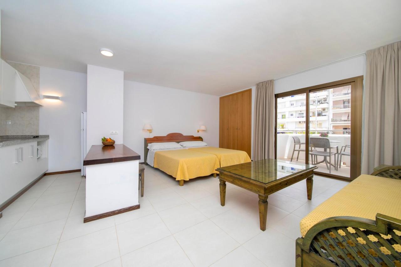 Apartamentos Bon Lloc Santa Eularia des Riu Luaran gambar